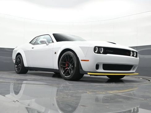 Used 2022 Dodge Challenger R/T Scat Pack RWD image 39