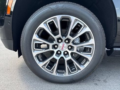 New 2026 GMC Yukon XL Denali w/ Denali Reserve Package AWD/4WD image 10