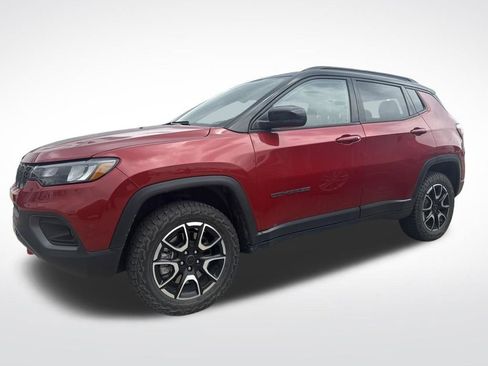 Used 2025 Jeep Compass Trailhawk AWD/4WD image 9