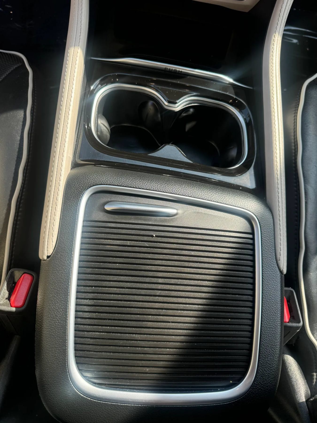 Used 2023 Chrysler Pacifica Limited FWD image 23