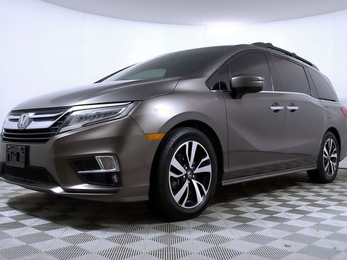 Used 2019 Honda Odyssey Elite image 2