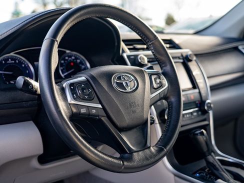 Used 2017 Toyota Camry XLE image 14