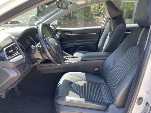 Used 2024 Toyota Camry SE w/ Convenience Package image 4