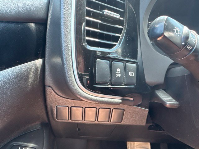 Used 2020 Mitsubishi Outlander ES FWD image 26