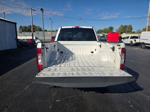 Used 2019 Ford F250 Lariat w/ Chrome Package image 11