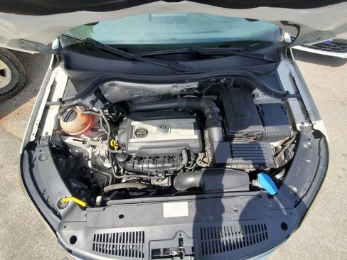 Used 2015 Volkswagen Tiguan S image 18