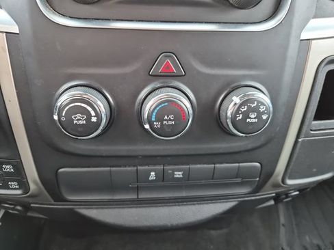 Used 2015 RAM 1500 Classic SLT AWD/4WD image 16