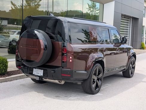 Used 2025 Land Rover Defender 130 X-Dynamic SE AWD/4WD image 7