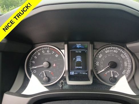 Used 2022 Toyota Tacoma TRD Sport w/ TRD Premium Sport Package AWD/4WD image 31