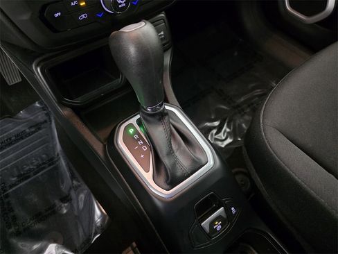 Certified 2019 Jeep Renegade Latitude image 25