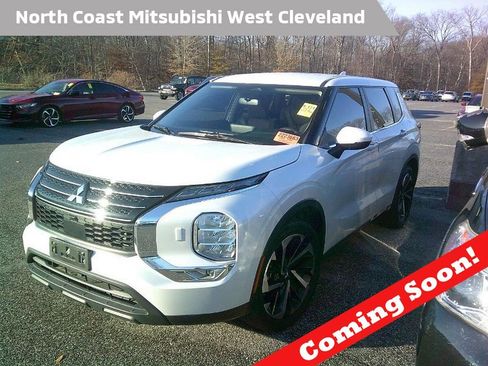 Used 2022 Mitsubishi Outlander ES image 1