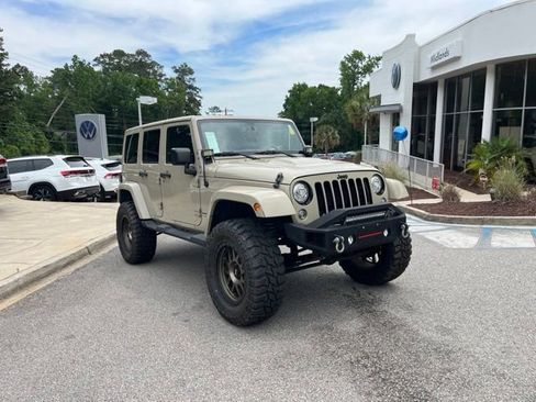 Used 2018 Jeep Wrangler Unlimited Sahara AWD/4WD image 2