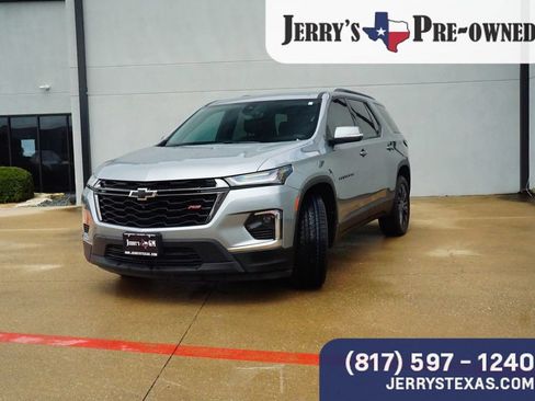 Used 2023 Chevrolet Traverse RS FWD image 1