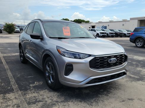 Certified 2023 Ford Escape ST-Line w/ Tech Pack #1 FWD image 6
