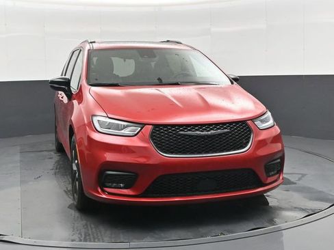 Used 2025 Chrysler Pacifica Limited FWD image 10