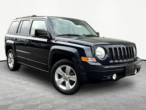 Used 2014 Jeep Patriot Sport w/ Power Value Group FWD image 3