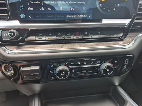 Used 2024 Chevrolet Silverado 1500 LTZ AWD/4WD image 21