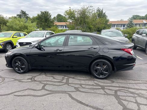 Certified 2023 Hyundai Elantra SEL w/ Preferred Accessory Package FWD image 2