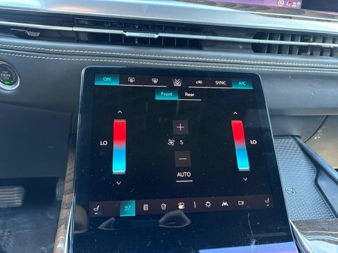 Used 2025 Cadillac Escalade Sport Platinum AWD/4WD image 32