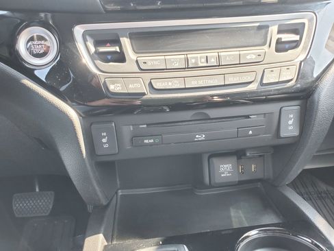 Used 2018 Honda Pilot Touring image 45
