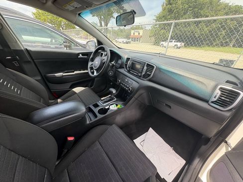 Used 2018 Kia Sportage LX AWD/4WD image 11