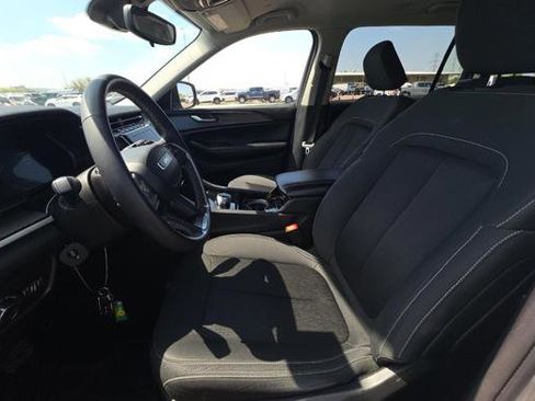 Used 2023 Jeep Grand Cherokee L Laredo image 7