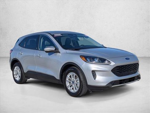 Used 2020 Ford Escape SE image 3