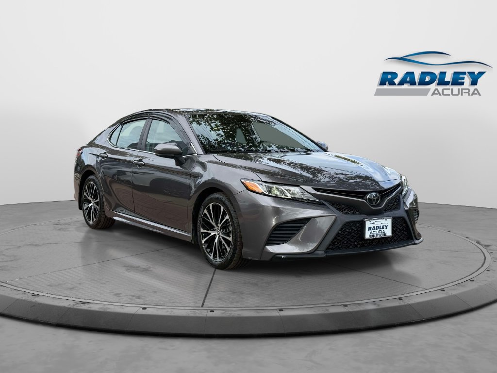 Used 2020 Toyota Camry SE FWD image 1
