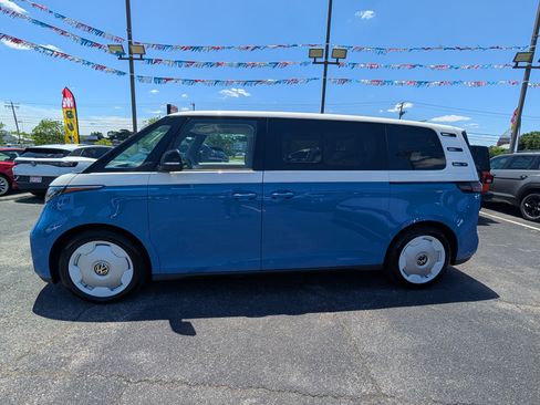 Used 2025 Volkswagen ID. Buzz Pro S Plus RWD image 6