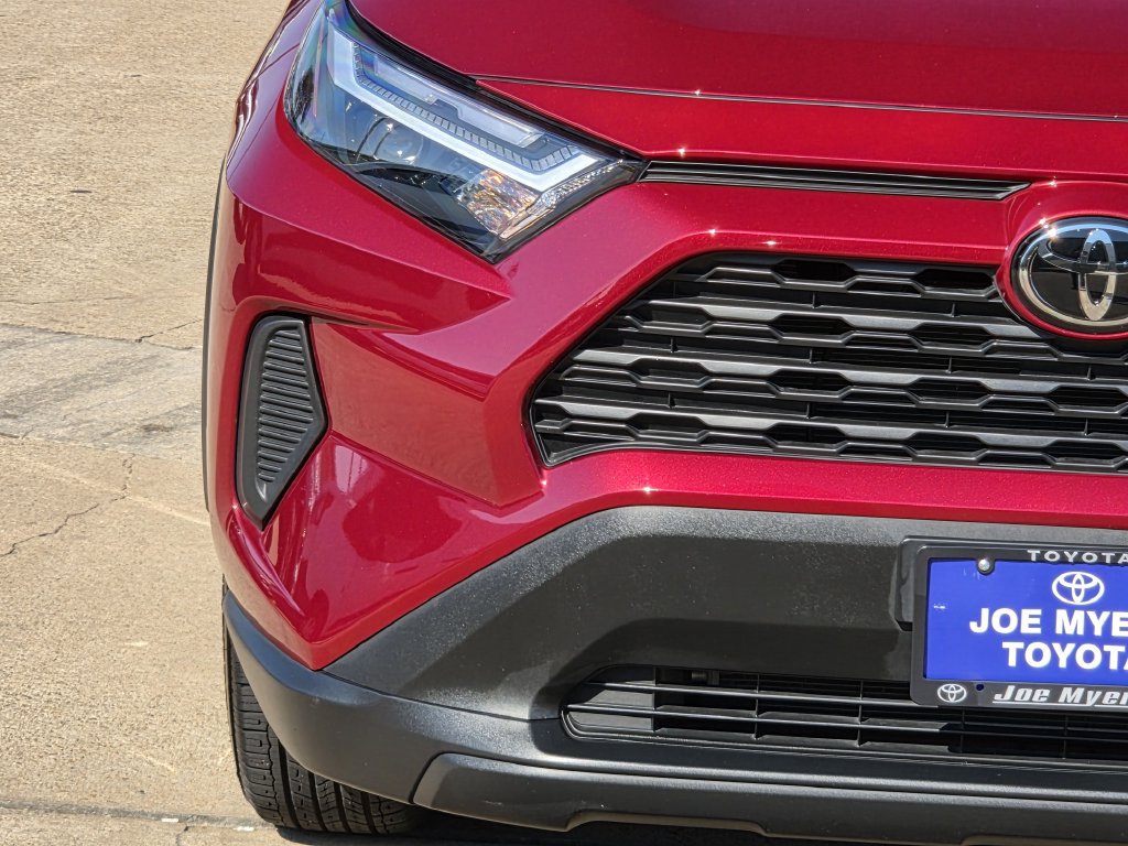 Used 2025 Toyota RAV4 XLE w/ Convenience Package FWD image 5