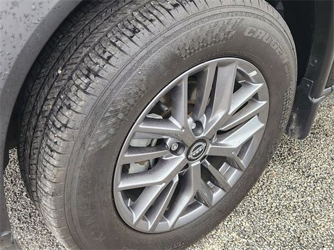 Used 2024 Nissan Rogue S image 10