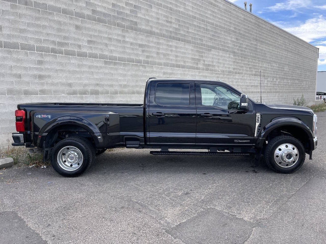 Used 2026 Ford F450 Lariat w/ Lariat Premium Package AWD/4WD image 3