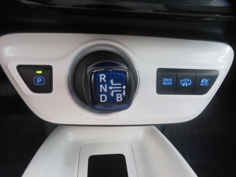 Used 2018 Toyota Prius Prime Premium FWD image 41