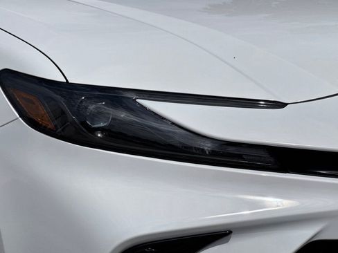 New 2026 Toyota Camry Hybrid FWD image 30