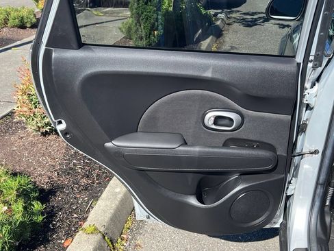 Used 2015 Kia Soul + FWD image 16