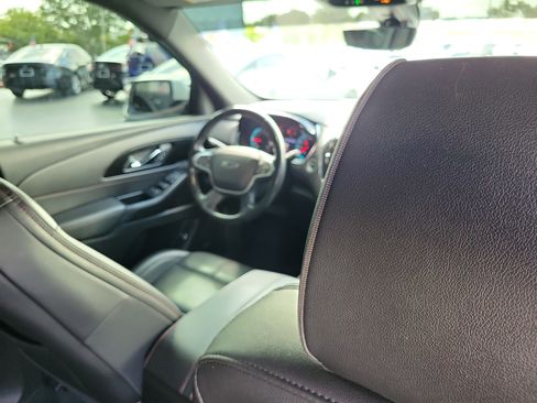 Used 2022 Chevrolet Traverse RS FWD image 13