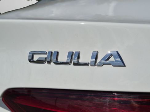 Used 2022 Alfa Romeo Giulia Veloce RWD image 62