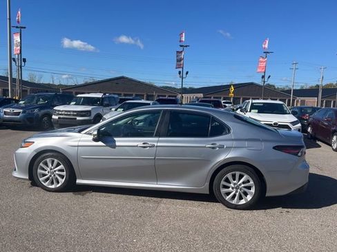 Used 2023 Toyota Camry LE image 7