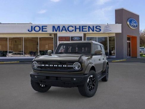 New 2025 Ford Bronco Outer Banks image 4