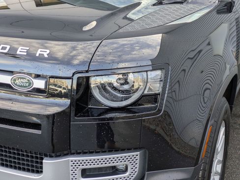 Used 2025 Land Rover Defender 110 S image 12