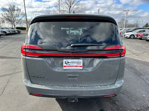 Used 2021 Chrysler Pacifica Touring-L w/ S Appearance Package image 7