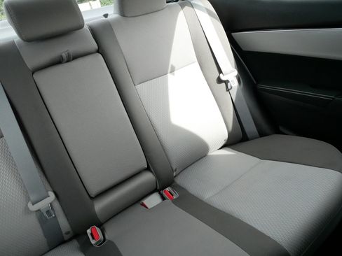 Used 2018 Toyota Corolla LE w/ LE Premium Package w/Moonroof FWD image 14