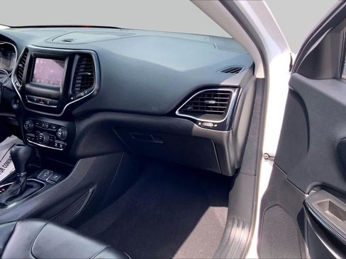 Used 2021 Jeep Cherokee Latitude Plus FWD image 16