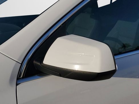 Used 2019 GMC Acadia SLE image 11