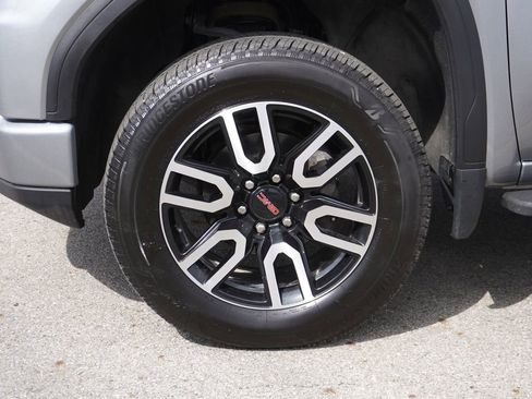 Used 2024 GMC Sierra 1500 AT4 w/ Technology Package AWD/4WD image 10