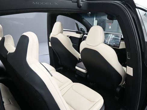 Used 2022 Tesla Model X image 25