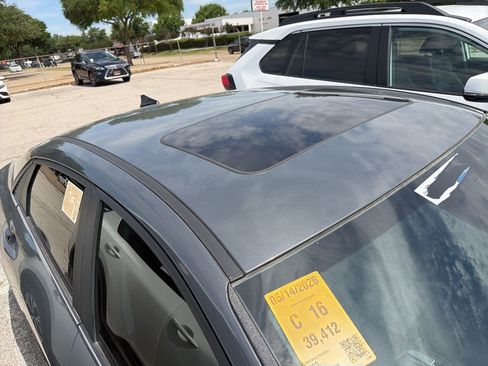 Used 2023 Hyundai Elantra Limited FWD image 5
