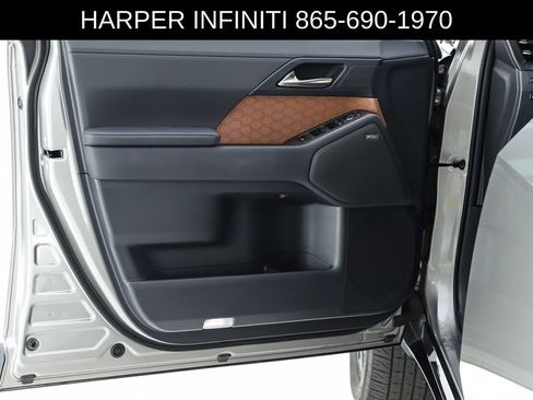 Used 2024 Lexus GX 550 w/ Accessory Package (2T) AWD/4WD image 19