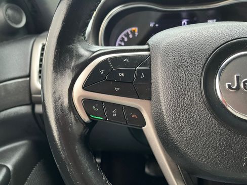 Used 2018 Jeep Grand Cherokee Laredo AWD/4WD image 17
