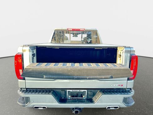 Used 2023 GMC Sierra 1500 AT4 w/ AT4 Preferred Package AWD/4WD image 9